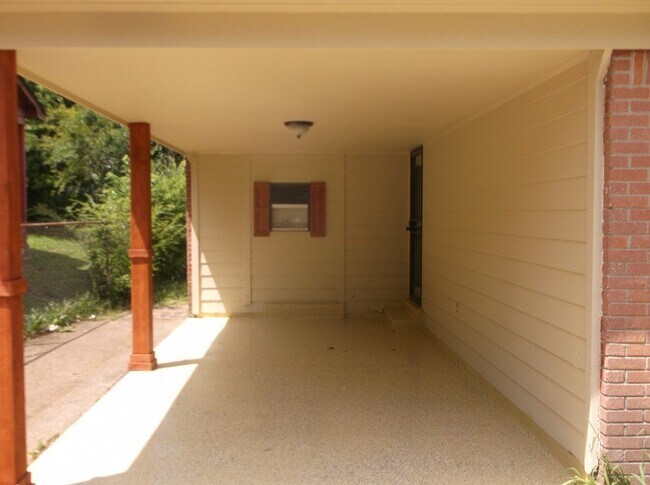 Building Photo - 150 Maxwell Dr