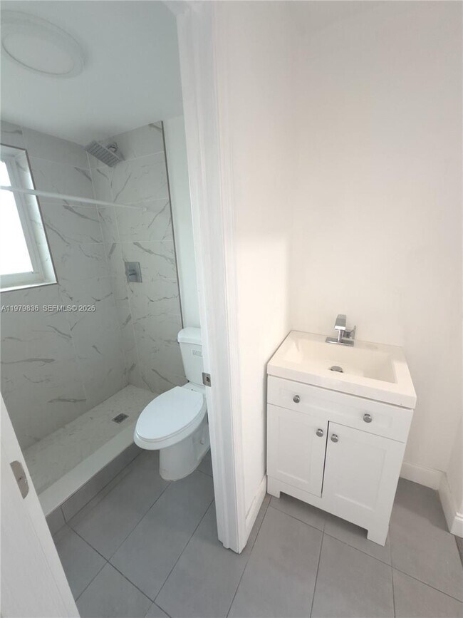 Building Photo - 1403 Adams St