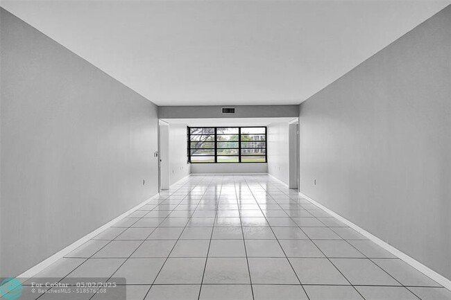 Building Photo - 1713 Whitehall Dr
