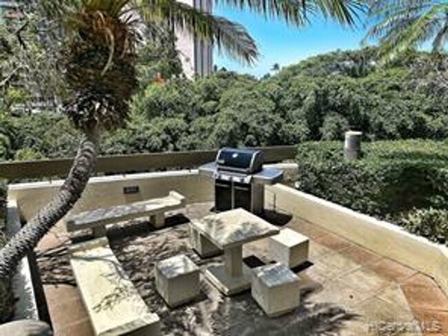 Building Photo - Yacht Harbor Tower