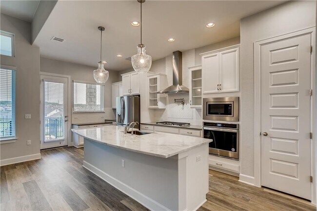 Building Photo - 7112 Poulain Dr