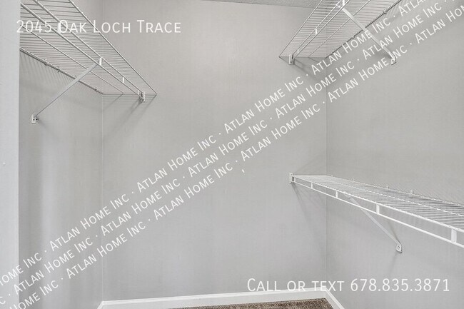 Building Photo - 2045 Oak Loch Trace
