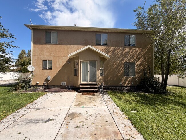 Building Photo - 4077 S Clipper St