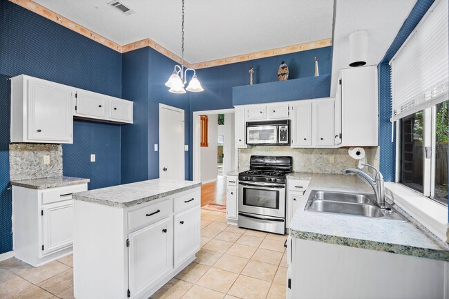 Building Photo - 22 S Rain Forest Ct