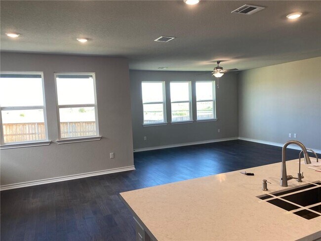 Building Photo - 670 Pepperbark Loop
