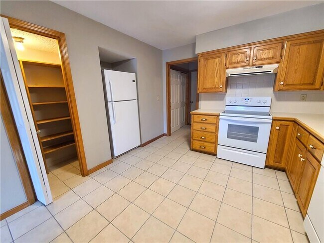 Building Photo - 1020 W Cypress St