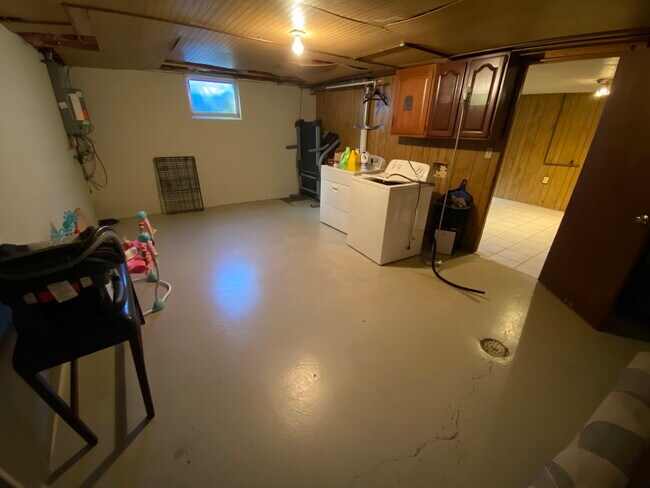 2nd room in the basement - 1518 Howell Rd