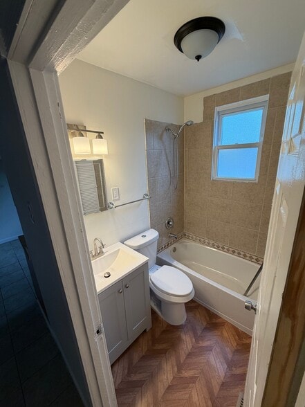 Building Photo - 3209 Dix Ave