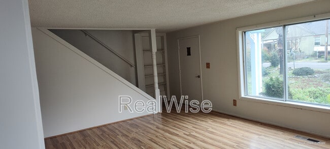 Building Photo - 355 W Selmar Ct