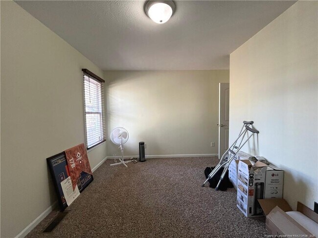 Building Photo - 323 Tokay Dr