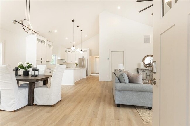 Building Photo - 433 Trabert Ave NW