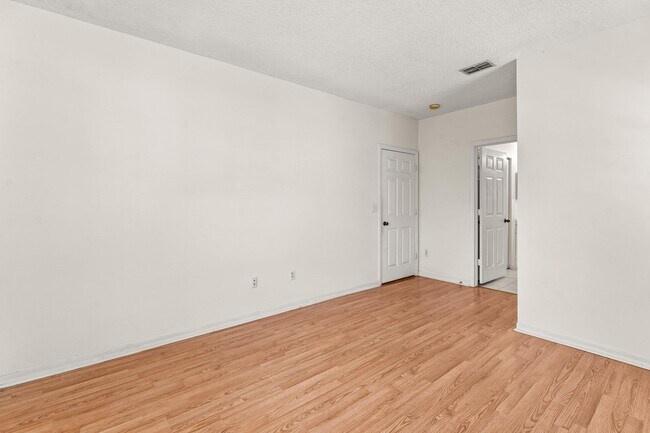 Building Photo - 10336 Fox Trail Rd S