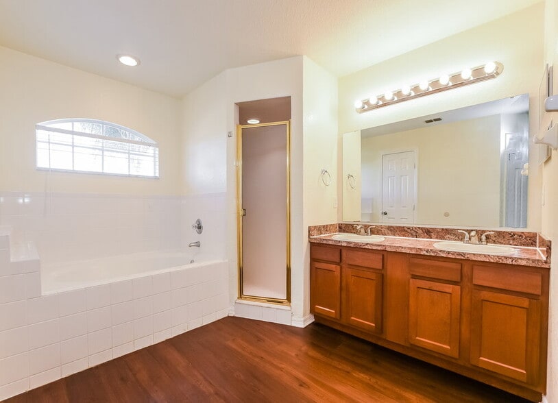 Building Photo - 7172 Summit Dr