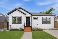 Building Photo - 4610 Providence St