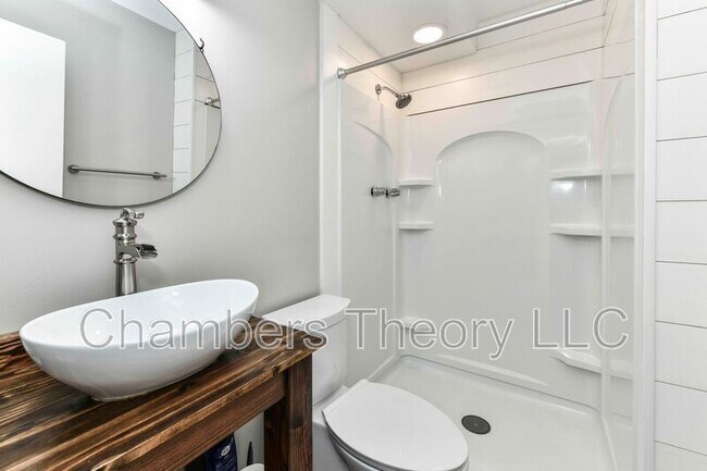 Building Photo - 12231 Westwood Hills Dr