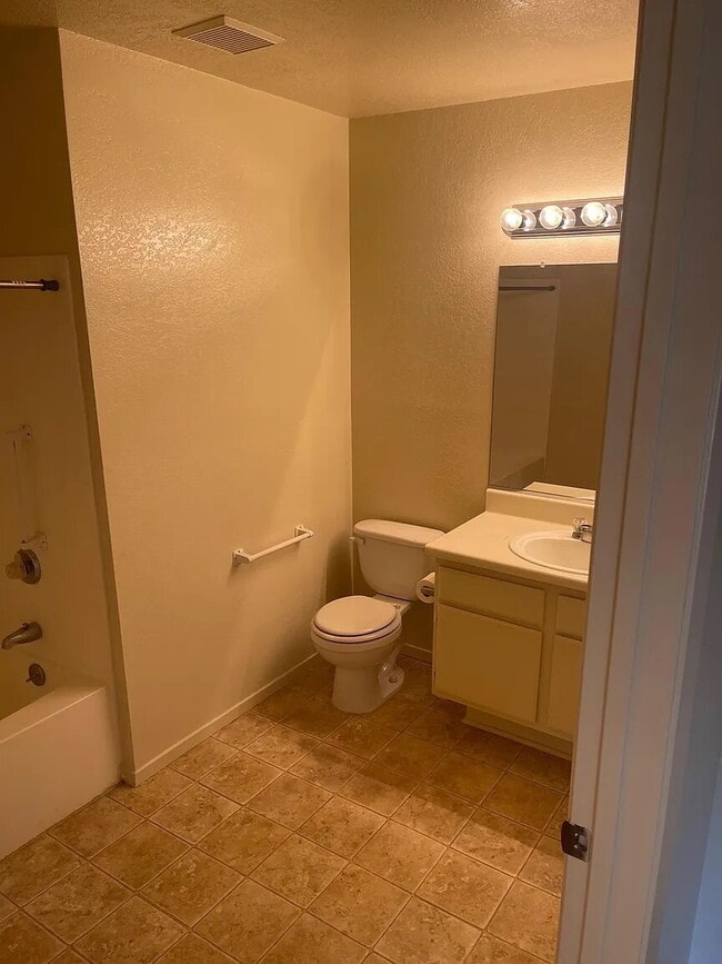 Building Photo - "Charming 1-Bedroom Retreat in Santa Maria – Your Cozy Haven Awaits!"