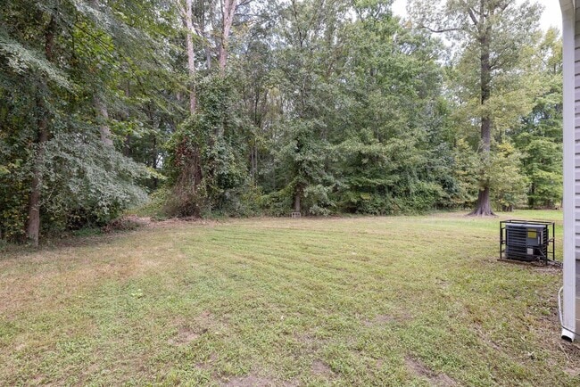 Building Photo - Spacious home in Hopewell
