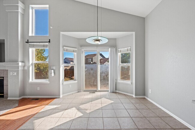 Building Photo - 2258 S Gibralter Way