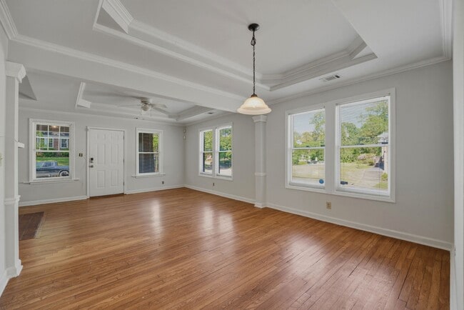 Building Photo - 506 Mellview Ave SW