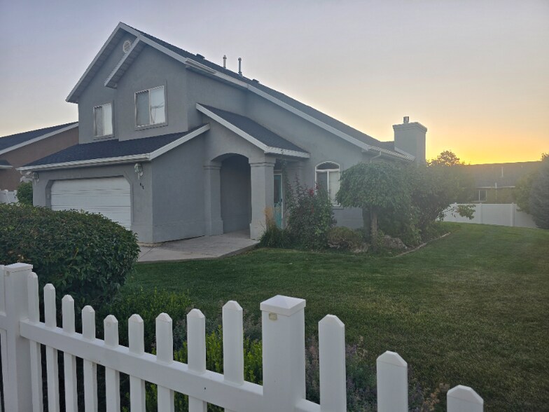 Primary Photo - 660 60 E
