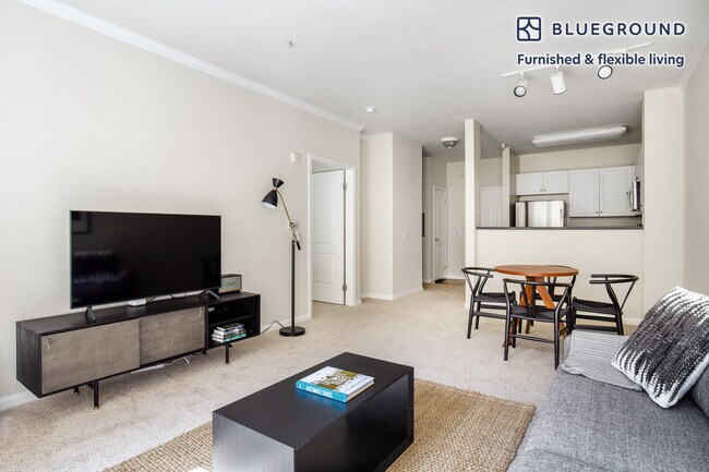 Building Photo - 295 E Evelyn Ave