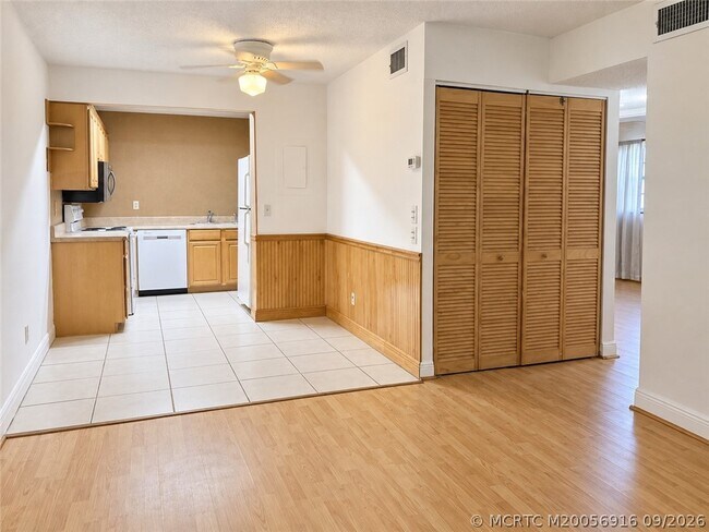 Building Photo - 2155 SE Edler Dr