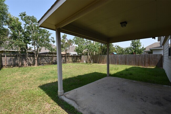 Building Photo - 21603 Falvel Lake Dr