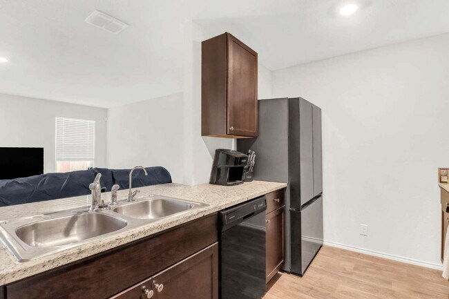 Building Photo - 15327 Shortwing