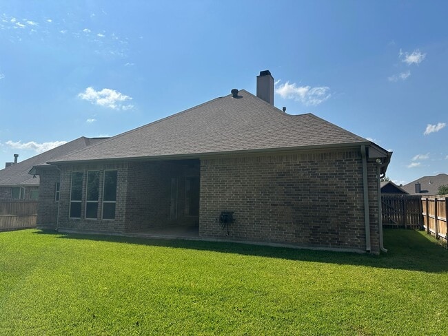 Building Photo - College Station - 4 bedrooms, 2.5 Bathroom...