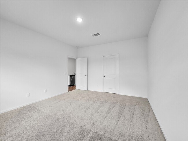 Building Photo - 28410 Selsdon Ct