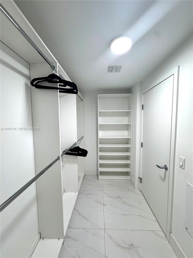 Building Photo - 16385 Biscayne Blvd