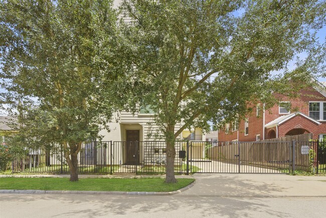 Building Photo - 2109 Winbern St