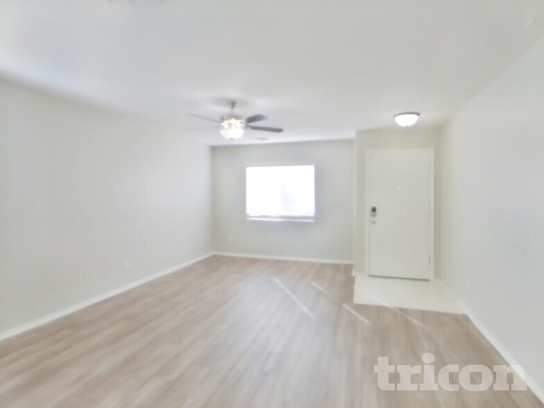 Building Photo - 5306 E Silverbell Rd