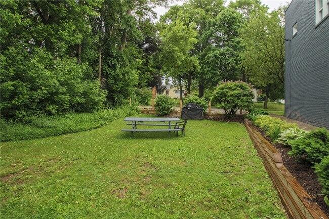 Building Photo - 544 Culver Pkwy