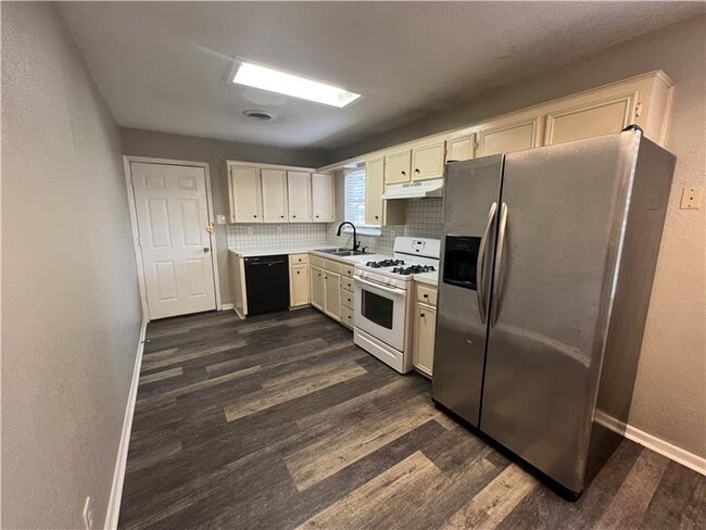 Building Photo - 806 Sandy Ct