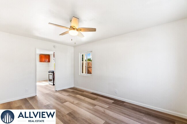 Building Photo - 452 S Shaffer St