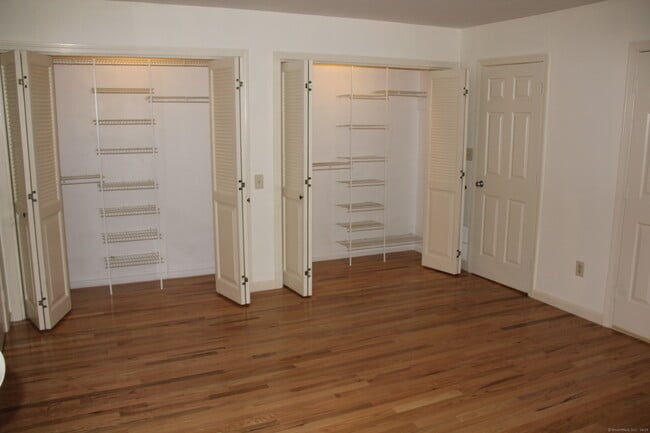 Building Photo - 45 Tunxis Village