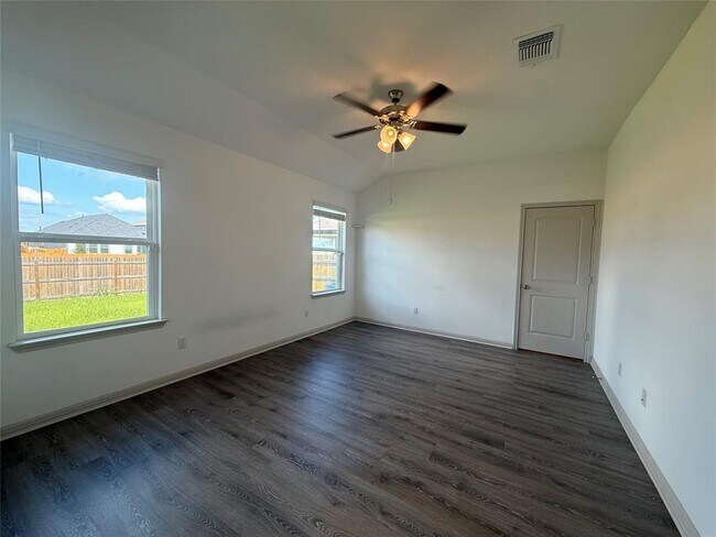 Building Photo - 235 Sweetwater Crk Ln