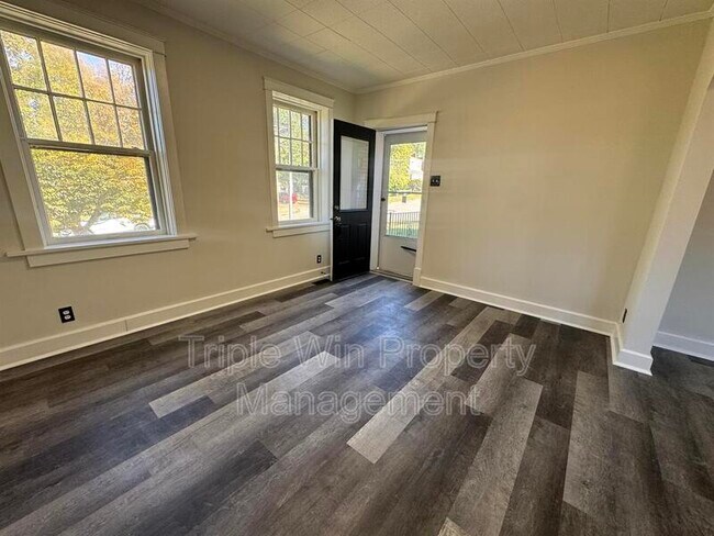 Building Photo - 3704 Taft Ave