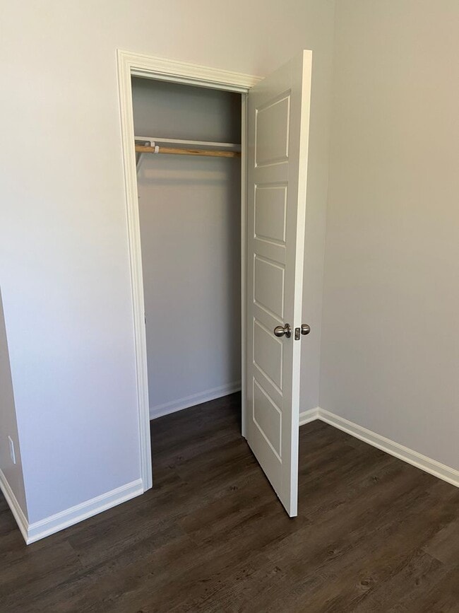 Building Photo - Pre-Leasing Now | Don't Miss Out! — Beautiful 4 Bed, 2 Bath Home in Oak Woods