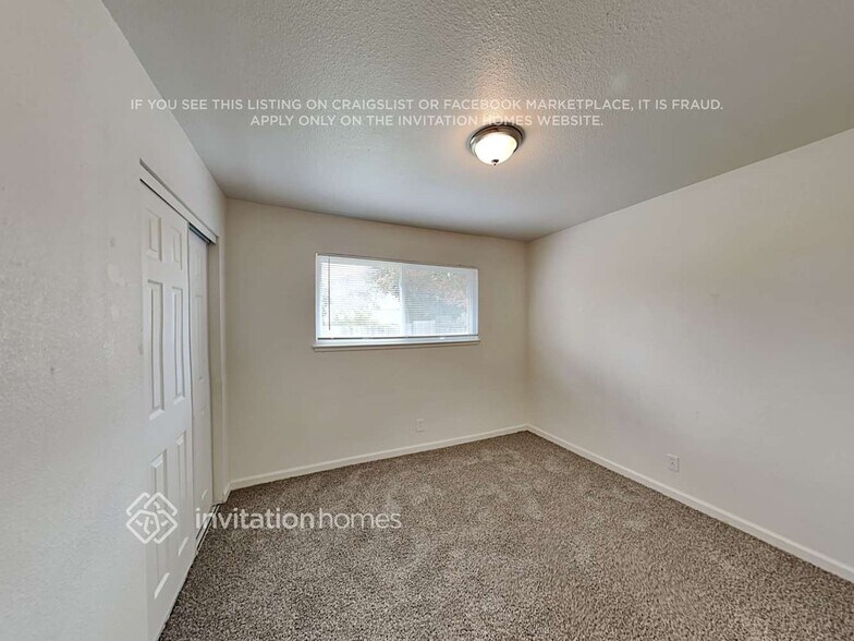 Building Photo - 10813 Oakton Way