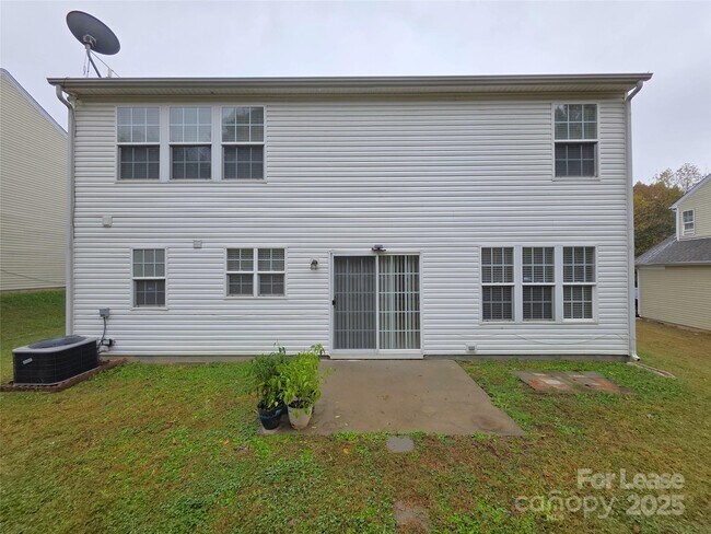 Building Photo - 3000 Old Ironside Dr