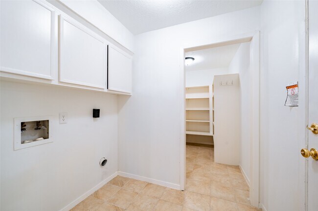 Building Photo - 5918 San Felipe St