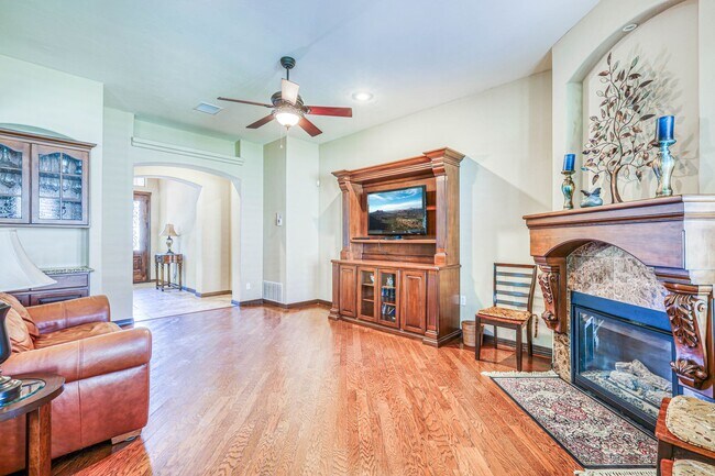 Building Photo - 6459 Snowheights Ct
