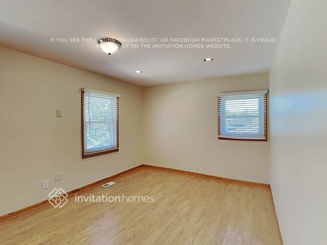 Building Photo - 327 Hemlock Ave