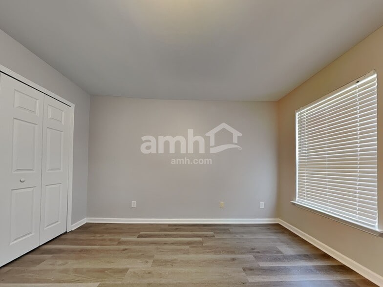 Building Photo - 201 Heritage Pky