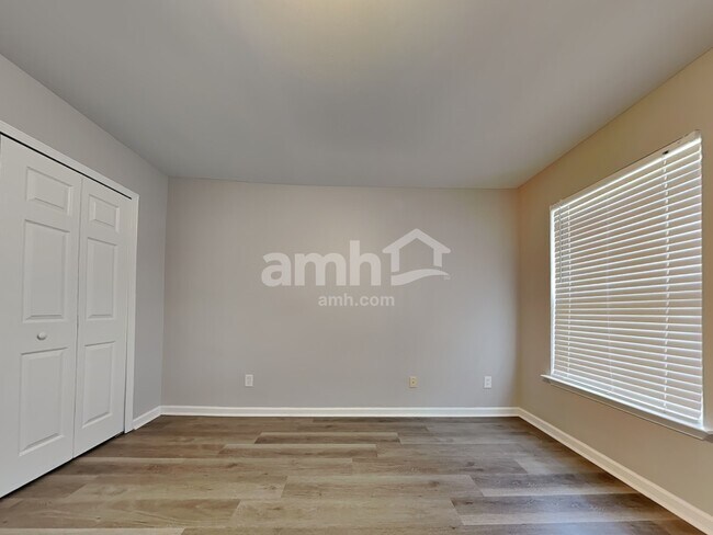 Building Photo - 201 Heritage Pky