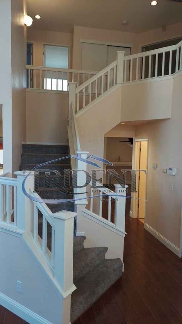 Building Photo - This is a large 4 bedroom, 3 bath SOLAR house with a bonus room upstairs