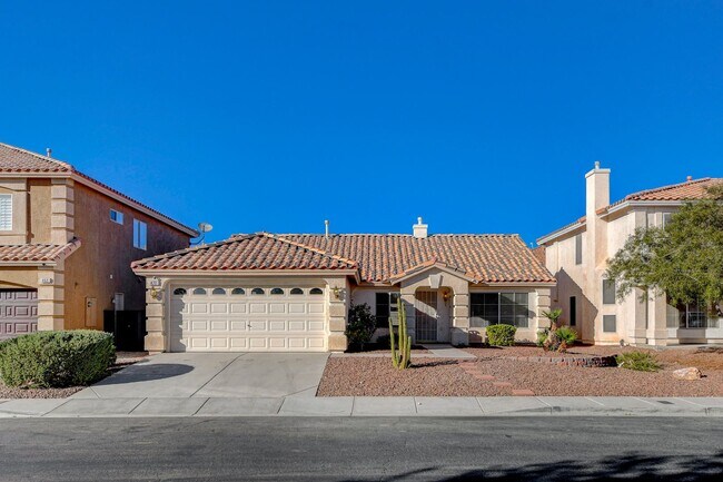 Primary Photo - POOL House in Silverado Ranch!