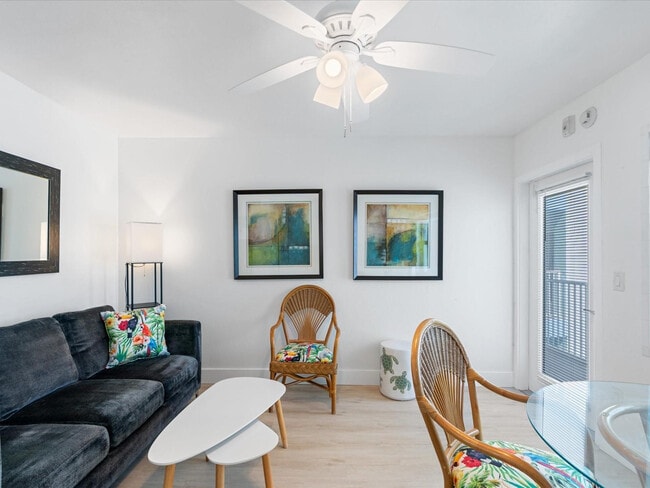 Building Photo - 2600 N Surf Rd